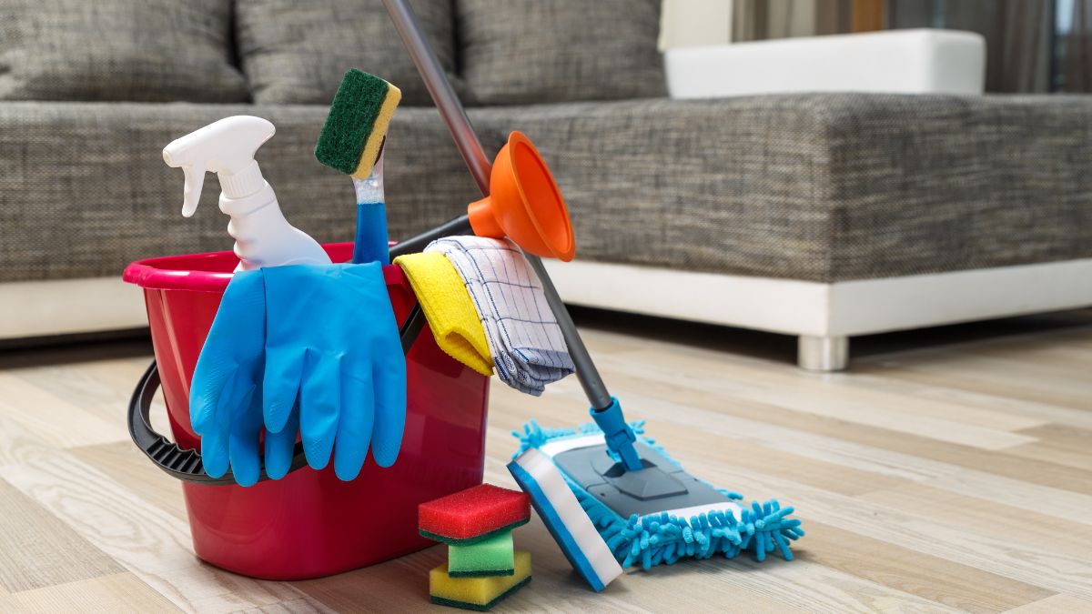 Perbedaan Office Boy dan Cleaning Service